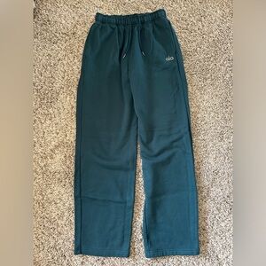 Alo Yoga Accolade Straight Leg - XS - Midnight Green - NWOT - Runs Big